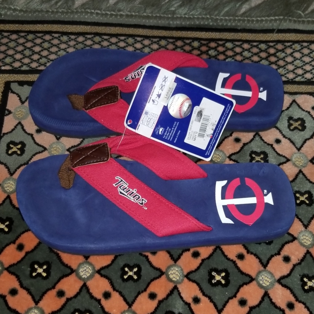 Twins sandals men's size 9-10 NWT